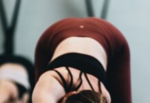 허리 통증 예방하는 필라테스 woman in red tank top lying on floor