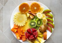 식단 관리, 건강을 위한 첫걸음 a white plate topped with cut up fruit