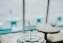 여성 건강관리, 작은 실천이 만드는 큰 변화 clear plastic disposable cup on top of black surface