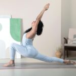 고관절 180도 가동 범위 만들기: 다리 찢기는 정말 가능할까? a woman doing a yoga pose in a room