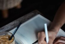 일상을 바꾸는 작은 습관, 정신건강 지키는 최신 라이프 트렌드 person writing on book
